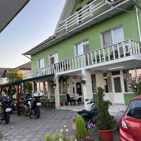 Pensiunea Simina Caransebeş Exteriör bild