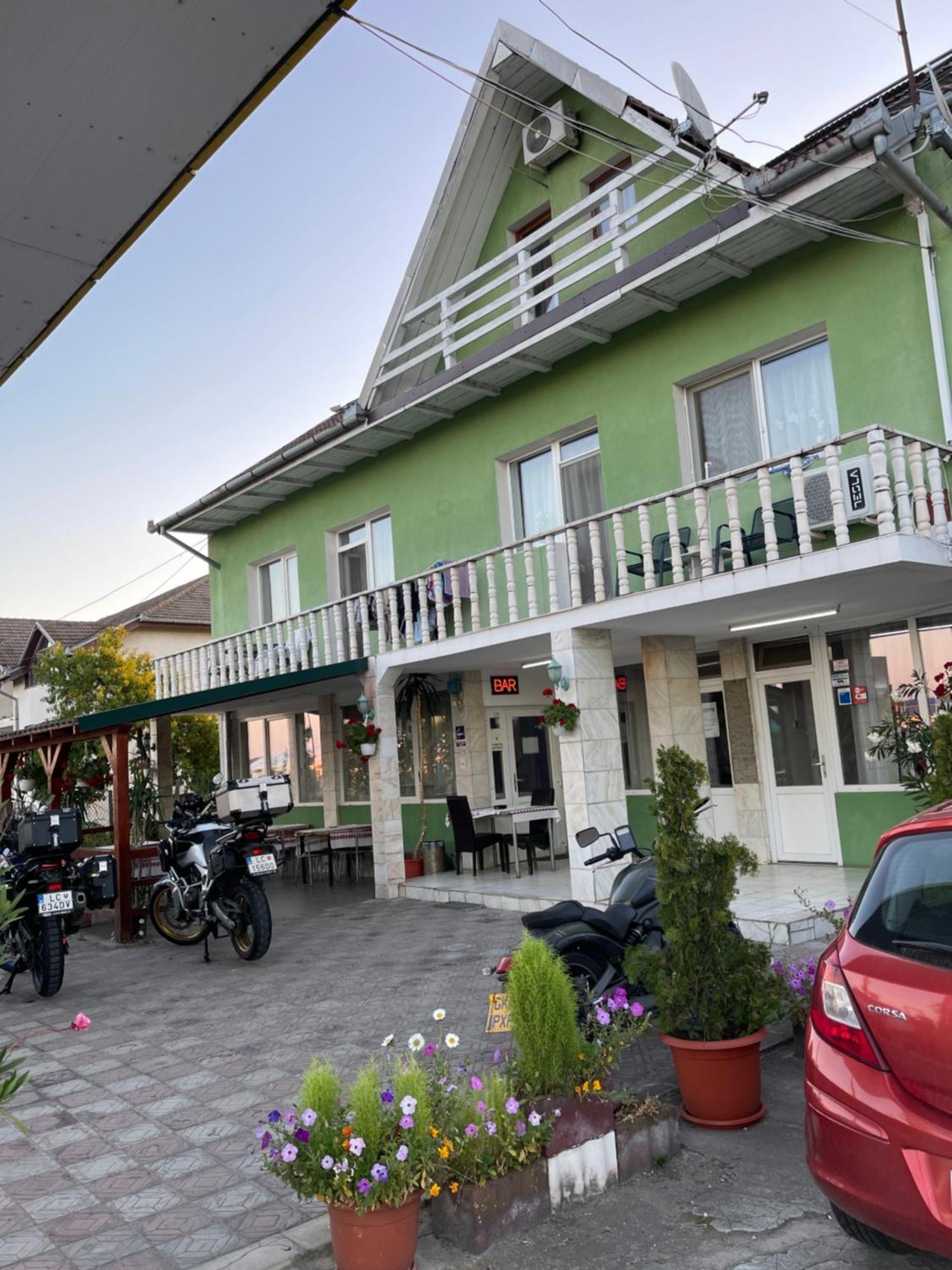 Pensiunea Simina Caransebeş Exteriör bild