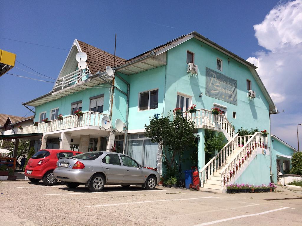 Pensiunea Simina Caransebeş Exteriör bild